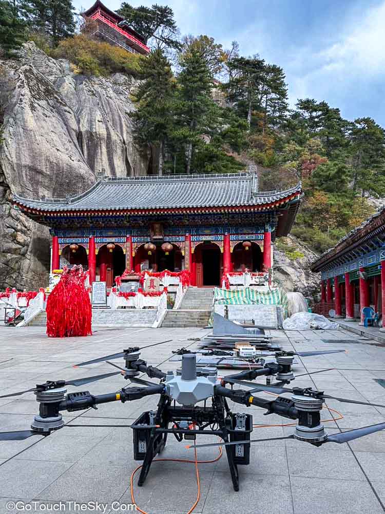 วัดเจินเยว่กงตรงข้ามสถานีกระเช้ายอดตะวันตก