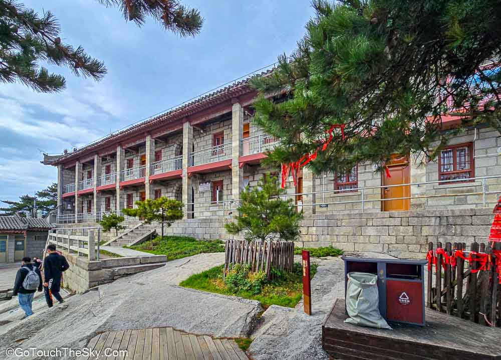 โรงแรม Huashan East Peak Hotel บนยอดตะวันออก