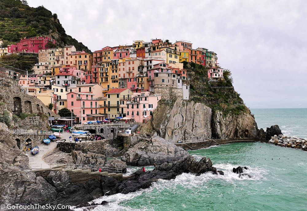 แสงไฟยามค่ำคืน Manarola