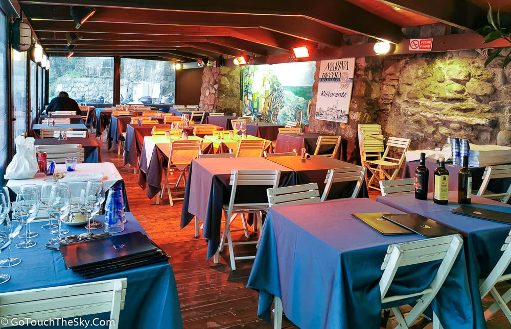 ร้านอาหารริมท่าเรือ Manarola