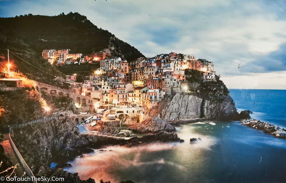 หมู่บ้าน Manarola ภาพจากหนังสือท่องเที่ยว