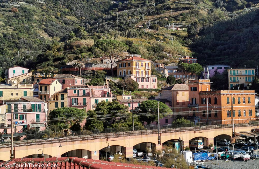 บ้านเรือนเบียดเสียดเมืองเก่า Monterosso