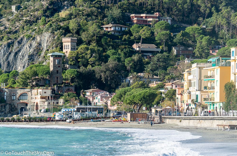 ชายหาดทรายขาว Monterosso