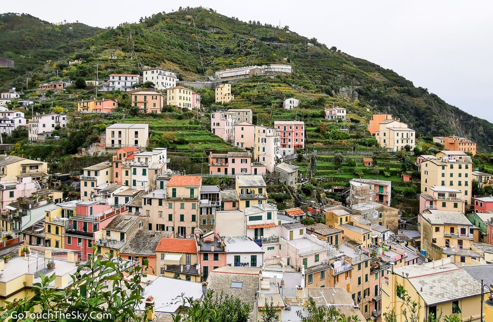 วิวหมู่บ้าน Riomaggiore จากที่สูง