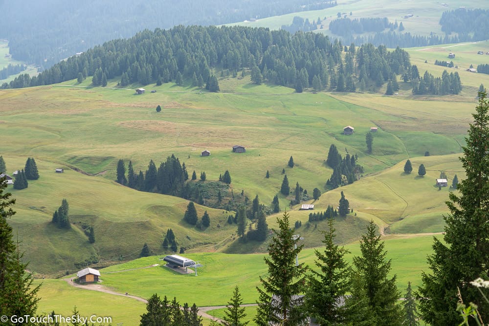 วิวทัศนียภาพกว้างไกล Alpe di Siusi