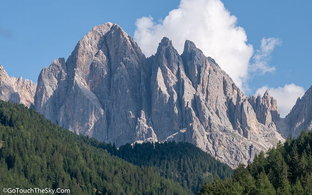 วิวบ้านเรือนหุบเขา Val di Funes