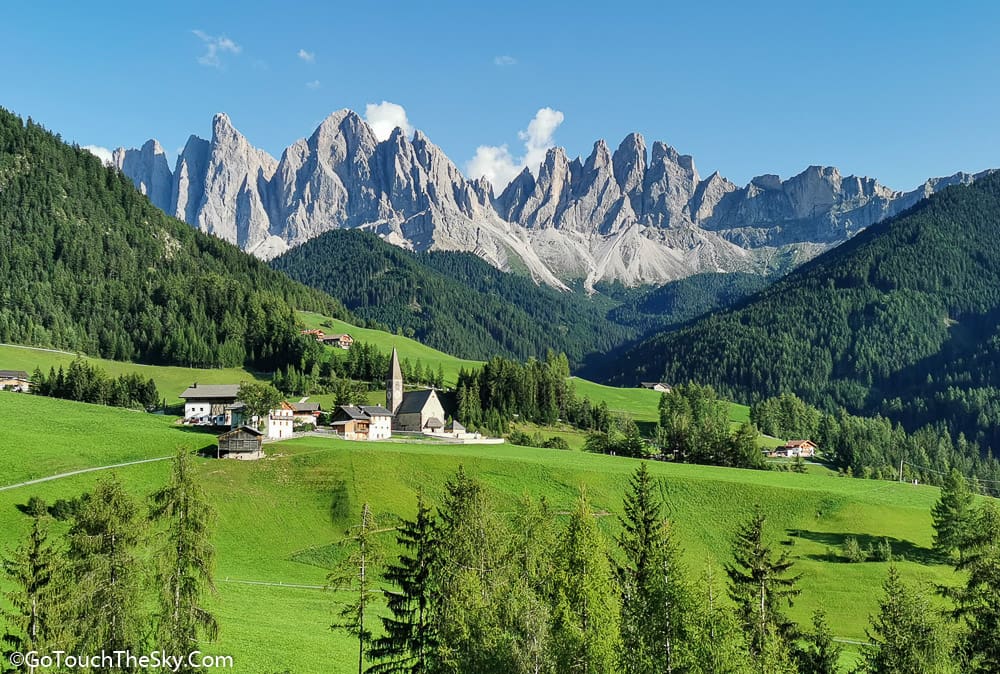วิวเทือกเขา Odle เหนือ Val di Funes