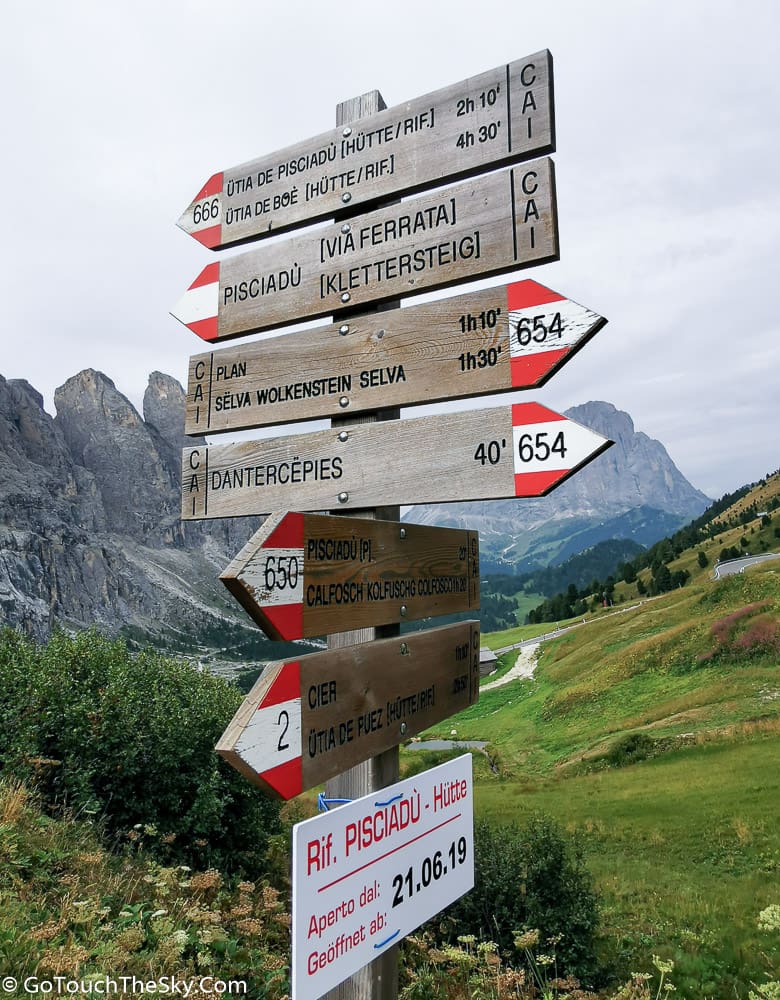 วิวกว้างไกล Gardena Pass