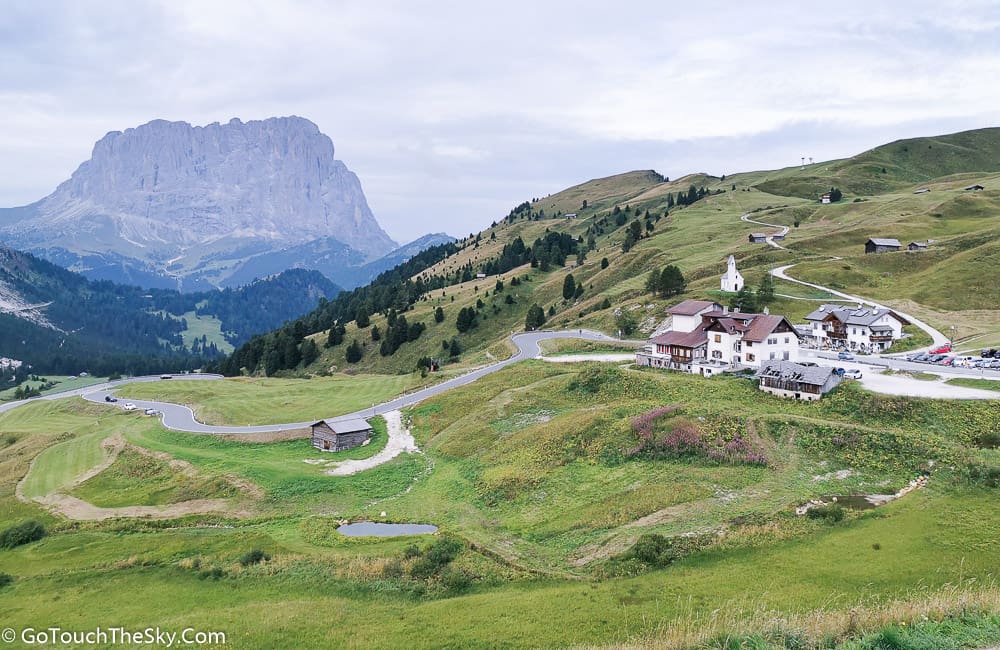 วิวจุดชมวิวเนินเตี้ย Gardena Pass
