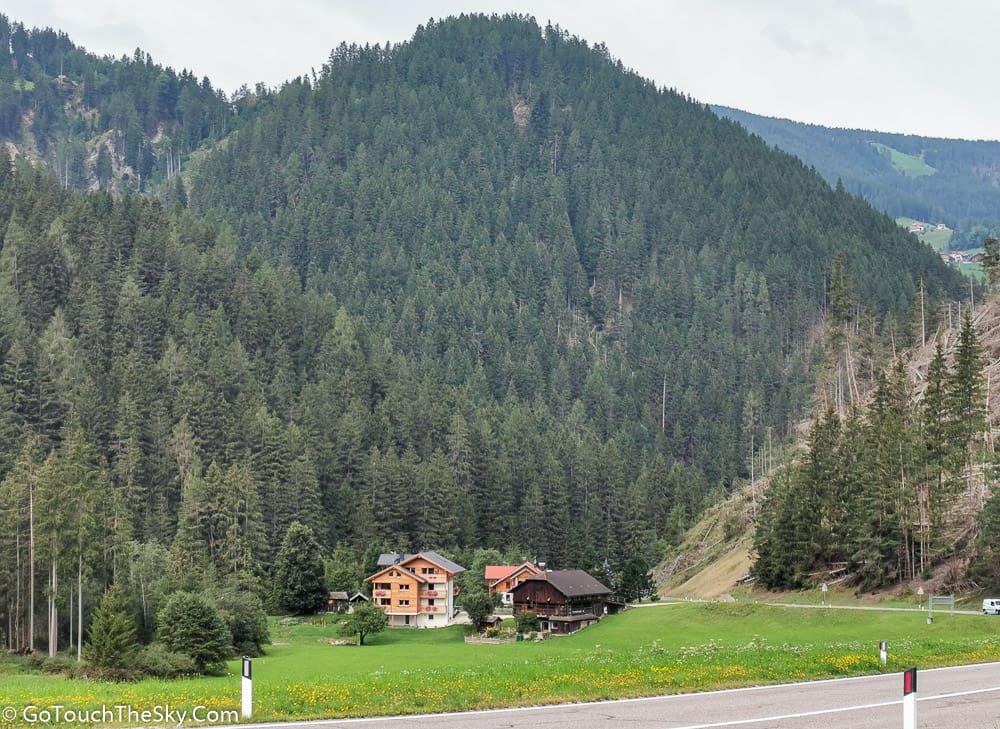 วิวเทือกเขารอบเมือง Cortina
