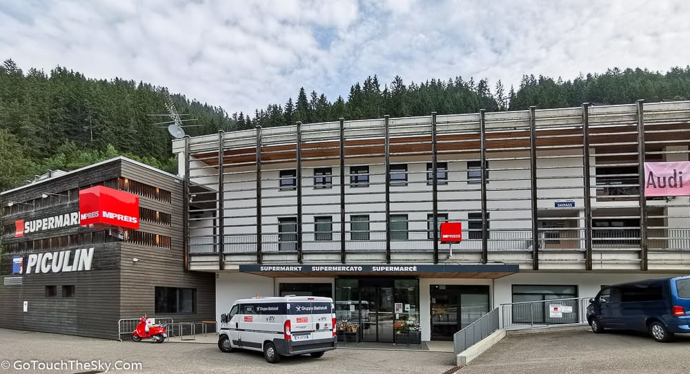 วิวเทือกเขาก่อนถึงเมือง Cortina
