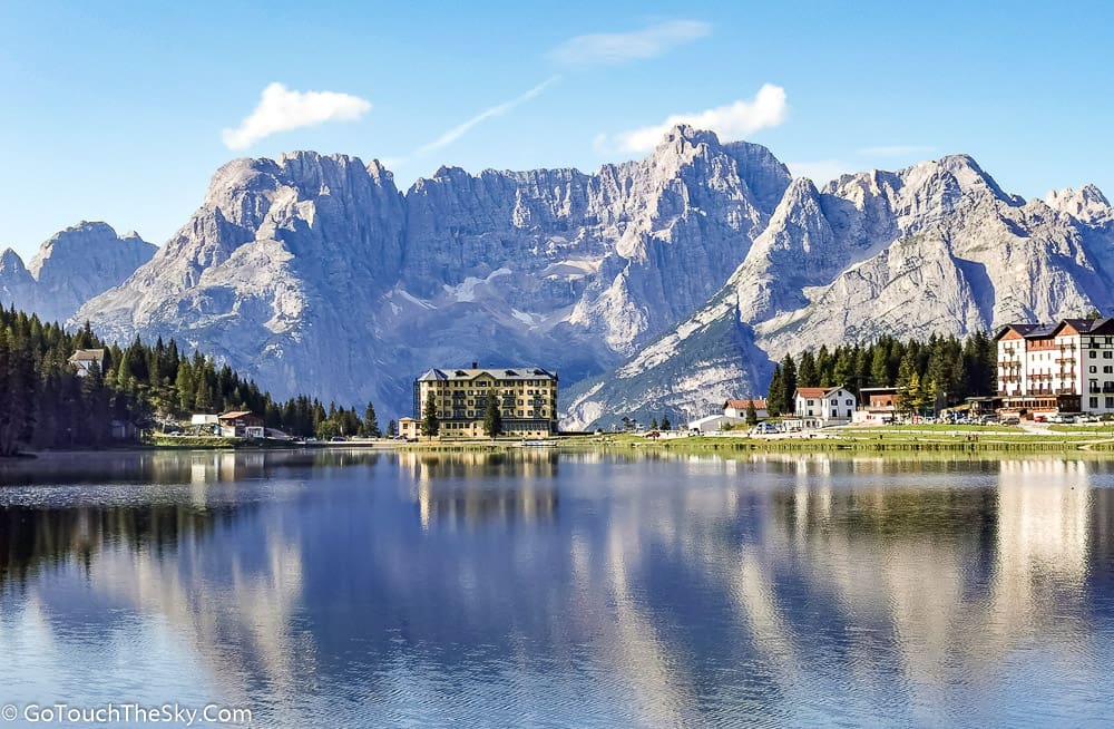ทะเลสาบ Misurina ยามเช้าแดดจ้า