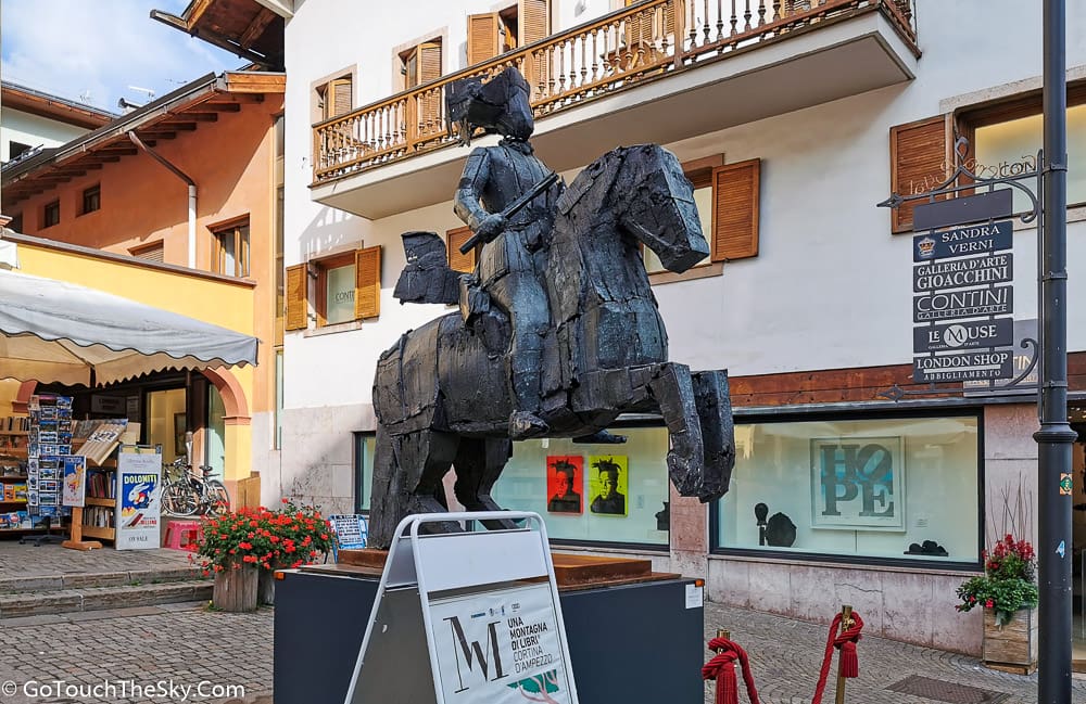 วิวเทือกเขารอบเมือง Cortina
