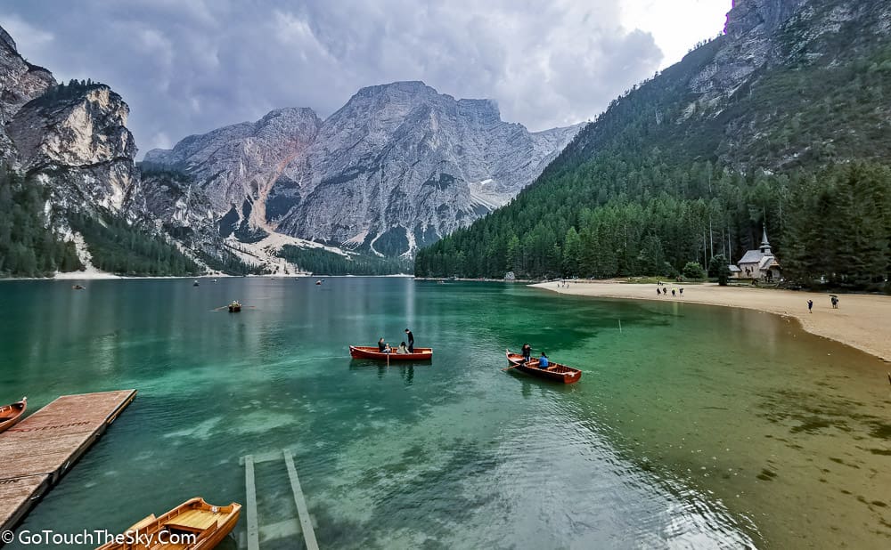 วิวทะเลสาบ Braies สีเทอร์ควอยซ์