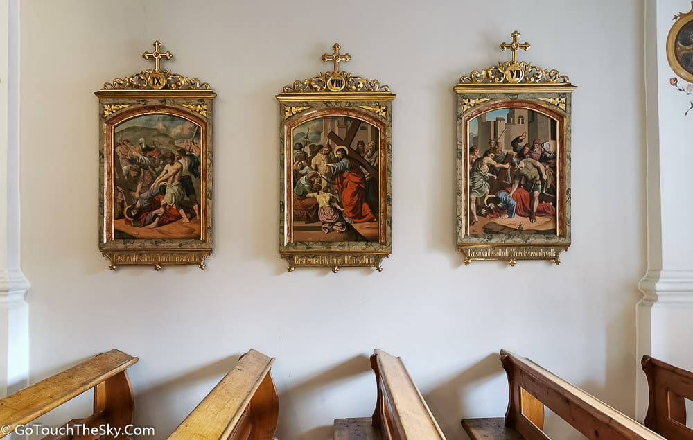 รูปปั้นภายในโบสถ์ Saint Anthony's