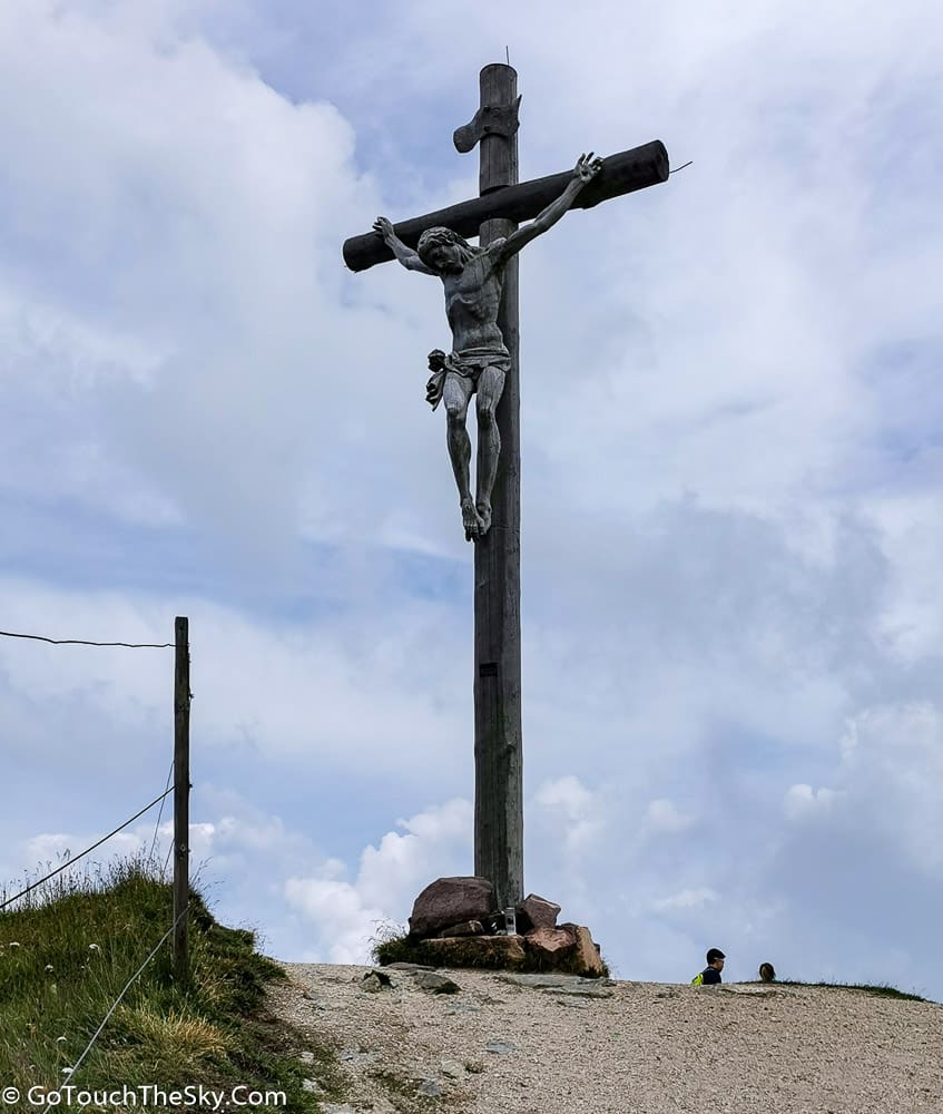 วิวเทือกเขาจาก Summit Cross