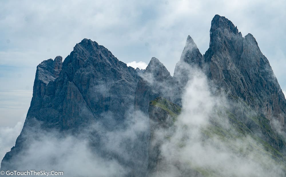 วิวยอดเขาโดโลไมท์รอบ Seceda