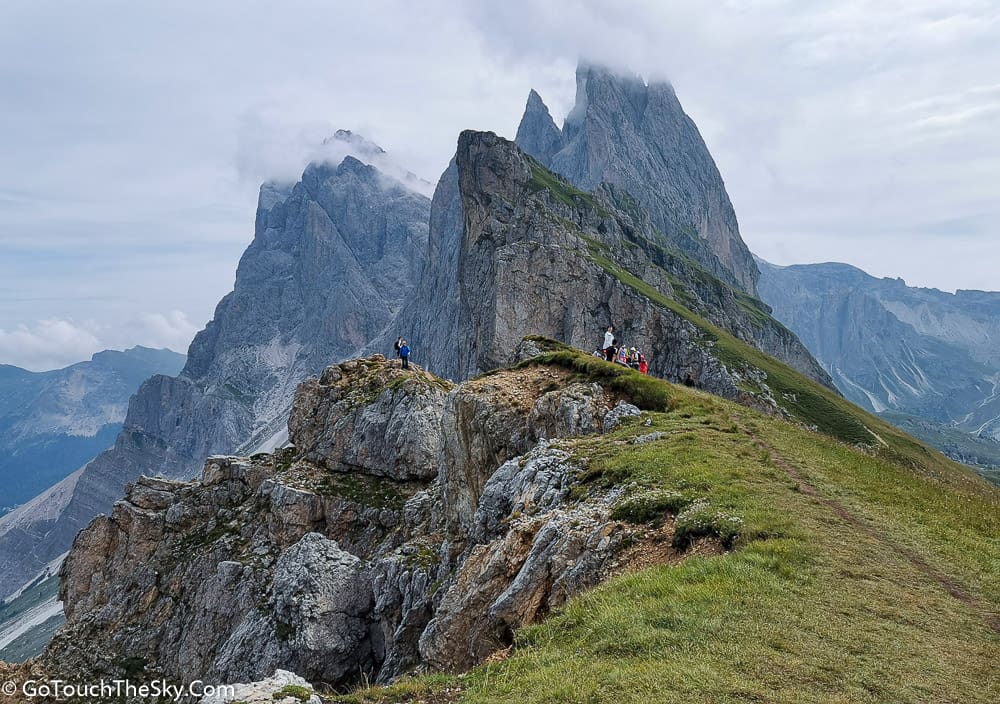นักท่องเที่ยวชมวิวไฮไลต์ Seceda