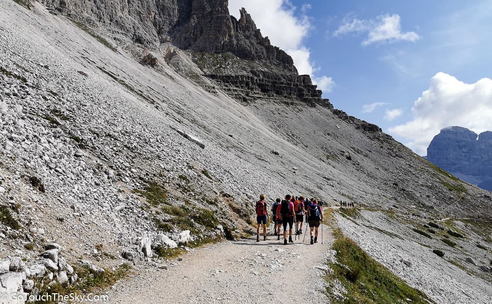 เด็กและผู้สูงวัยเดินเทรล Tre Cime