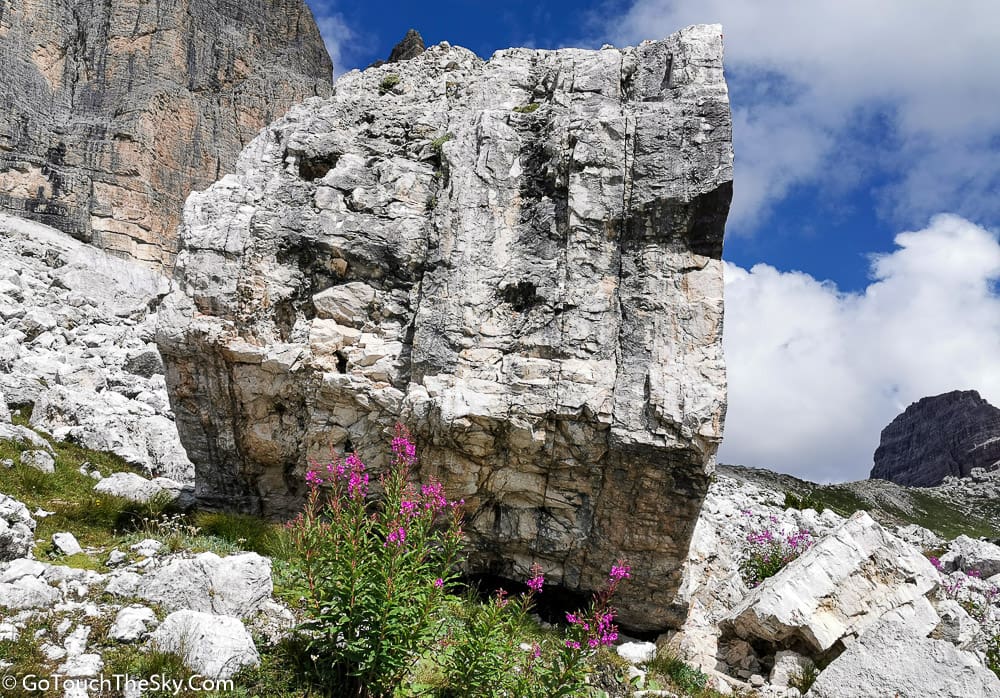 ทางเดินหลังผ่านโบสถ์ Cappella degli Alpini