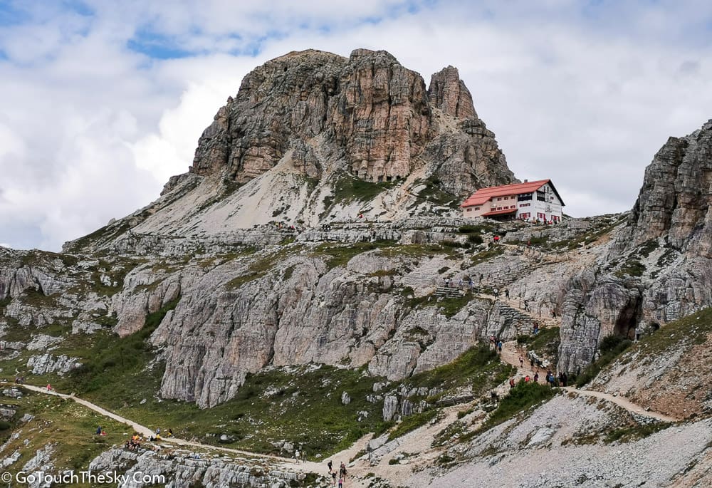 ทางเดินเลาะไหล่เขาสู่ Rifugio Locatelli
