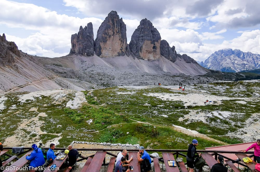 ระเบียง Rifugio Locatelli ชมวิว Tre Cime