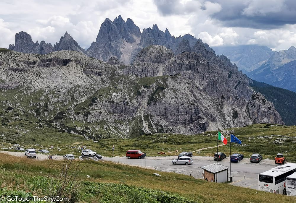 ลานจอดรถกว้างขวาง Tre Cime