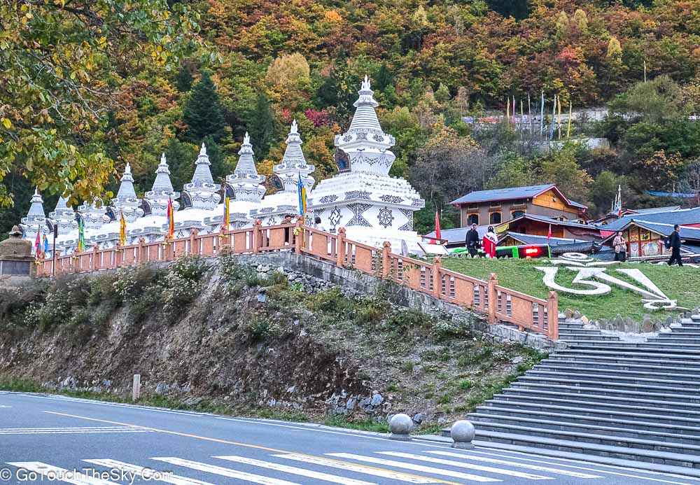 บ้านเรือนสไตล์ทิเบตในหมู่บ้านซู่เจิง