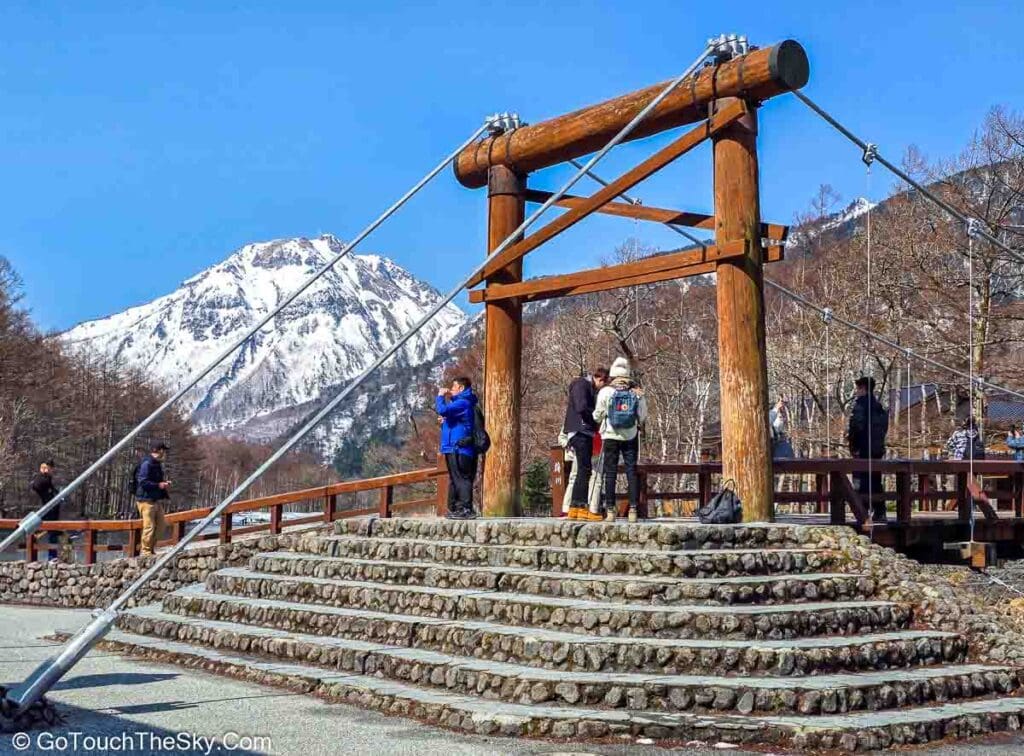 ทิวทัศน์ป่าสนรอบสะพานคัปปะ