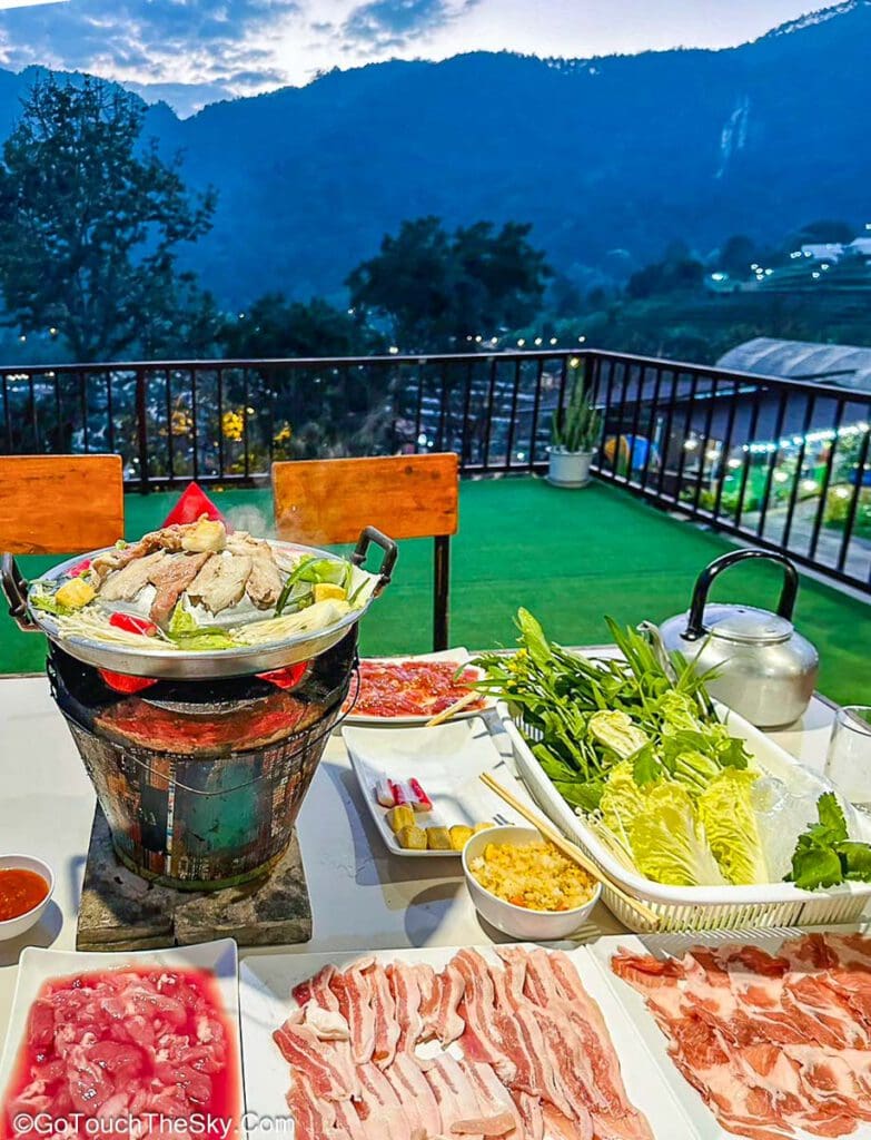 หมูกะทะมื้อเย็นท่ามกลางอากาศหนาวเย็น