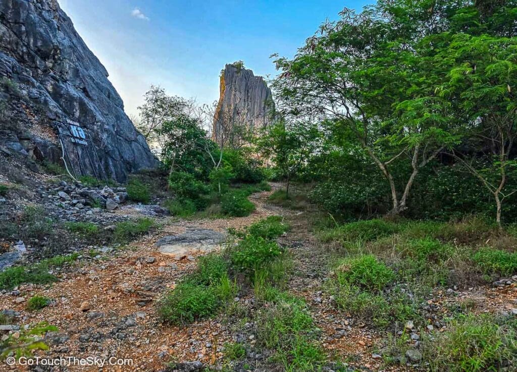 ทางเดินใกล้จุดพักผาหอบ