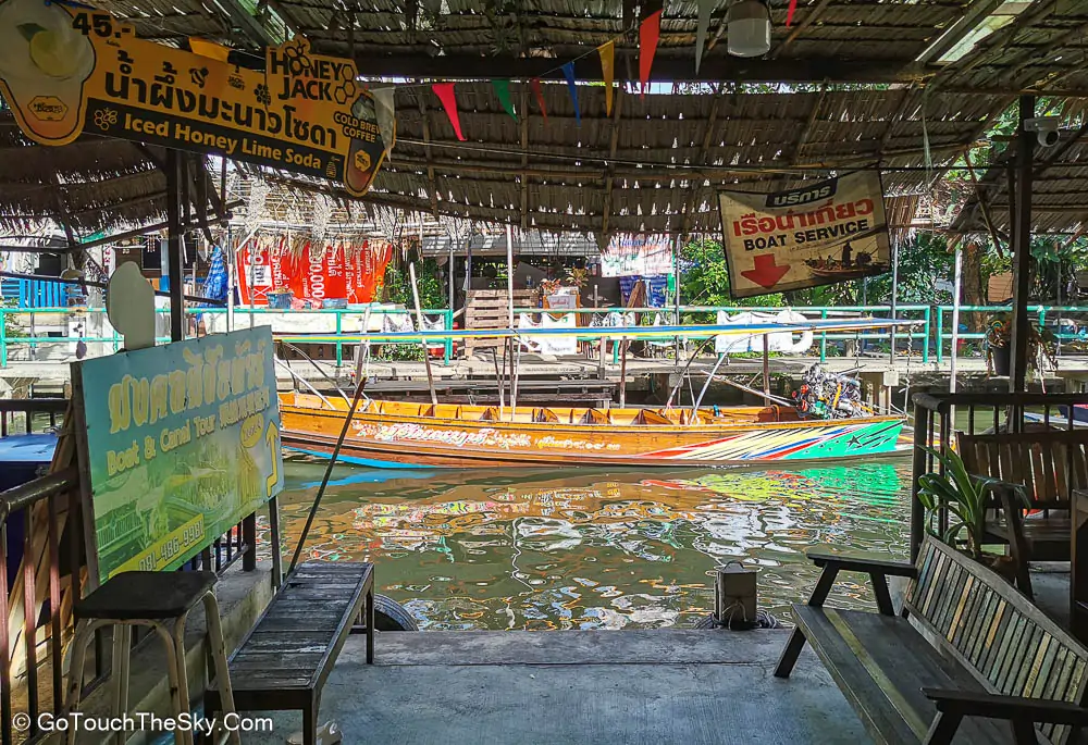 บรรยากาศเดินเที่ยวตลาดน้ำ