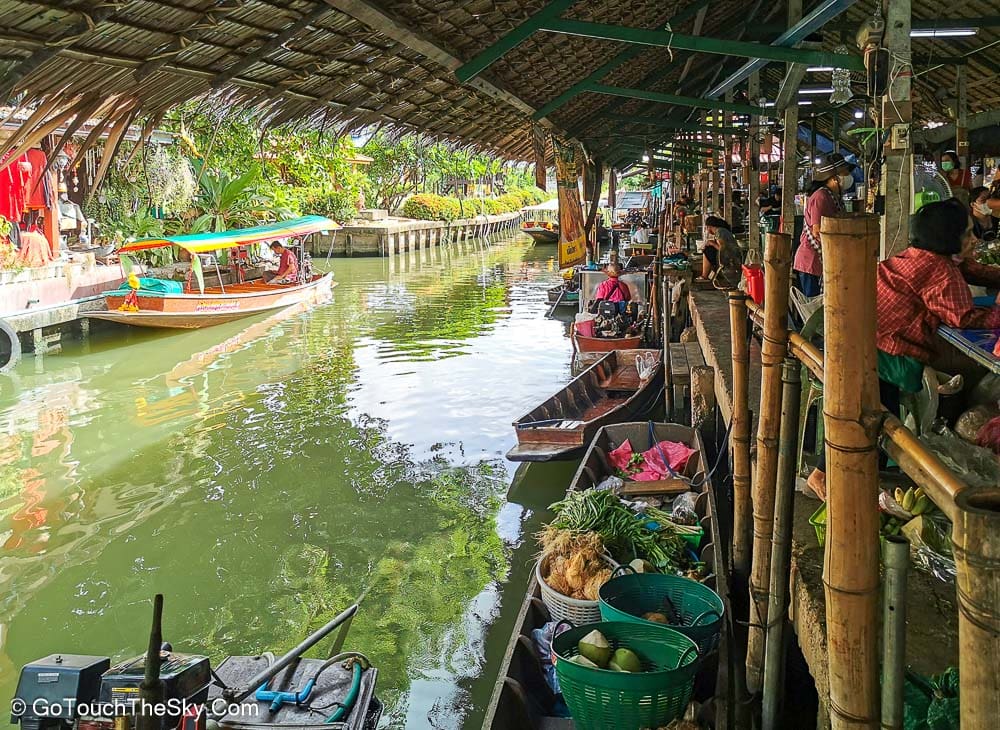 ร้านอาหารริมน้ำ