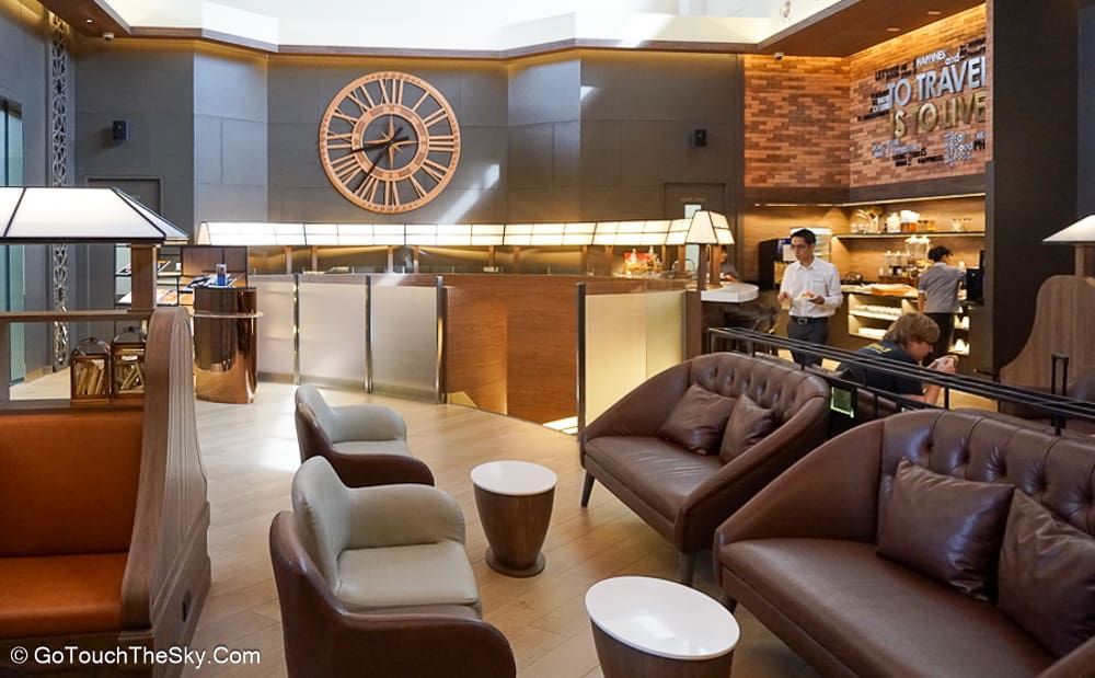 บันไดวนขึ้นชั้นสอง King Power Lounge