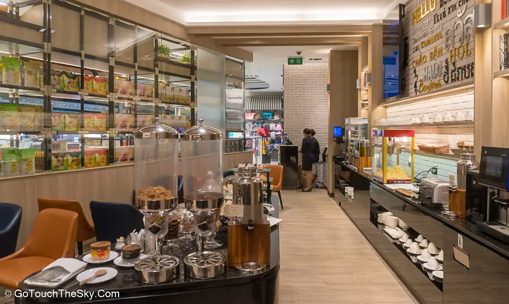 ทางเดินสู่ King Power Space Lounge