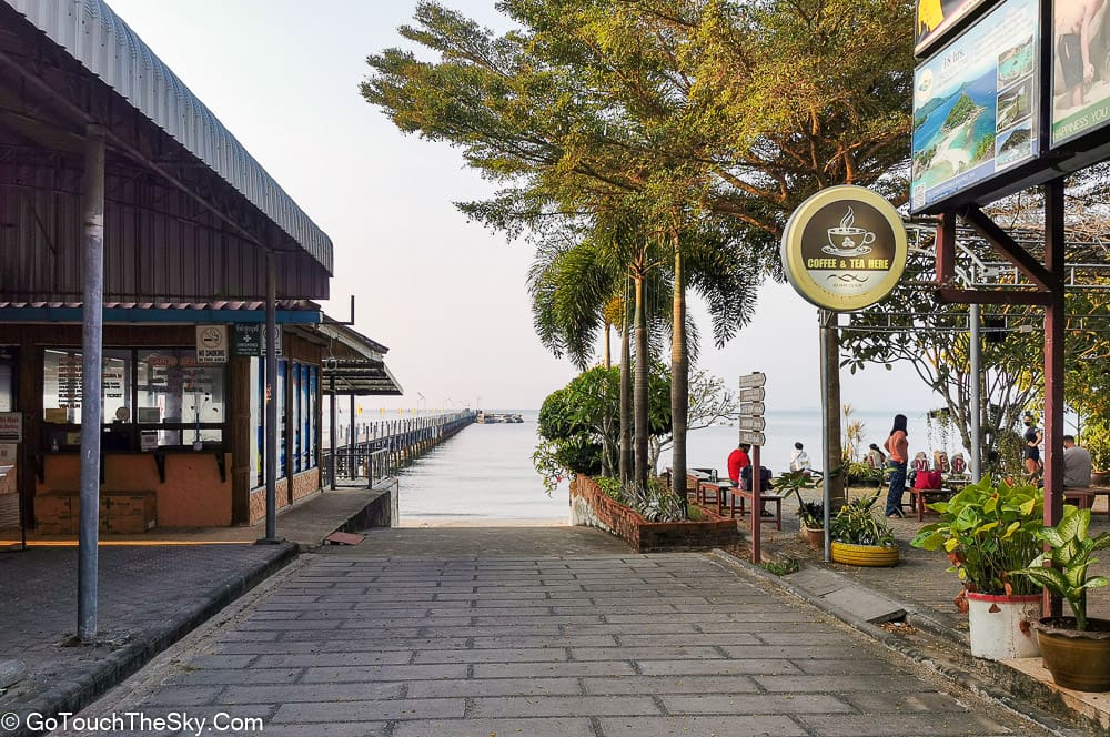 เคาน์เตอร์บริการนักท่องเที่ยวที่ท่าเรือ