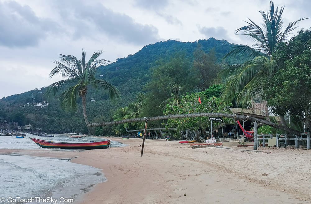 น้ำทะเลใสตื้นเหมาะสำหรับครอบครัวที่หาดทรายรี