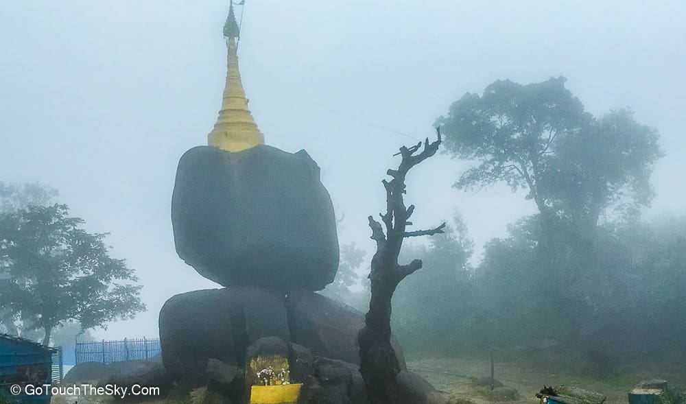 พระธาตุจำลองอีกองค์ระหว่างทาง