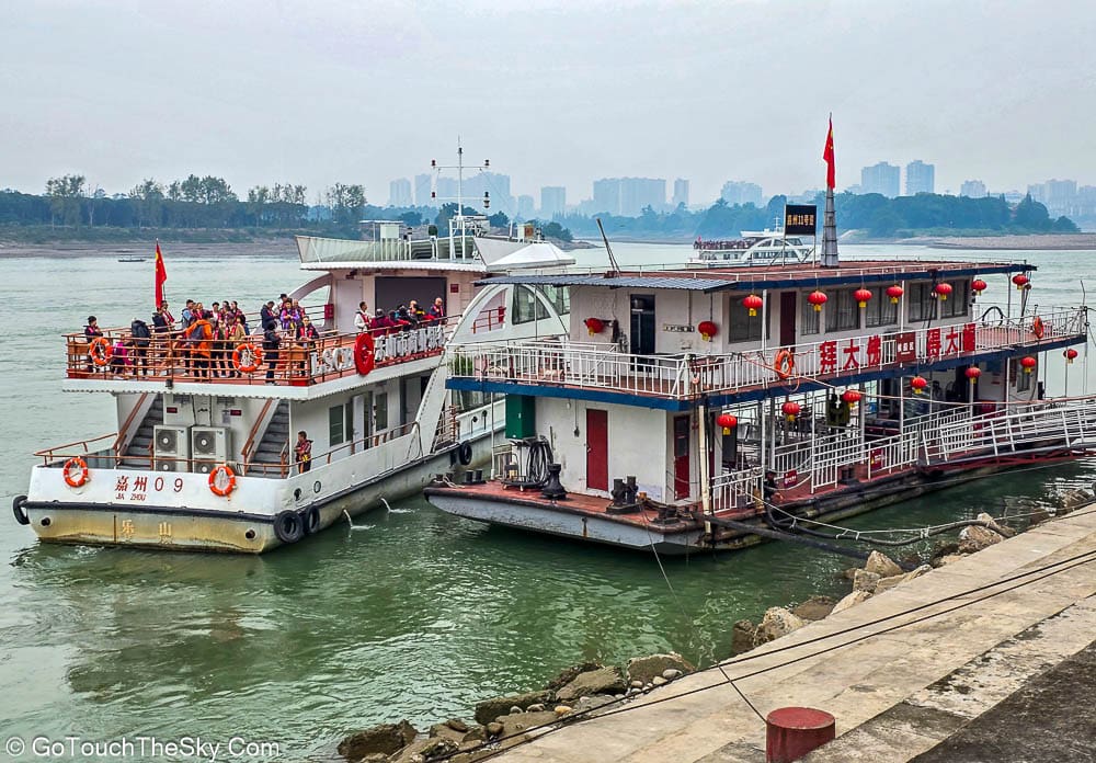 เรือเทียบท่ากลับที่วัด Wuyou