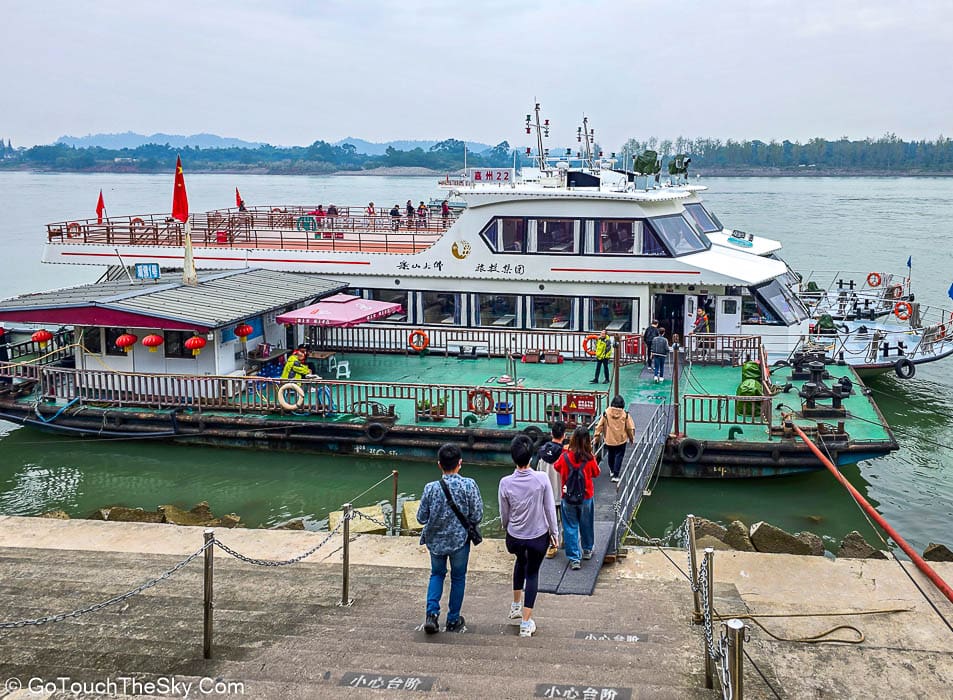 วิวสองฝั่งแม่น้ำระหว่างล่องเรือ