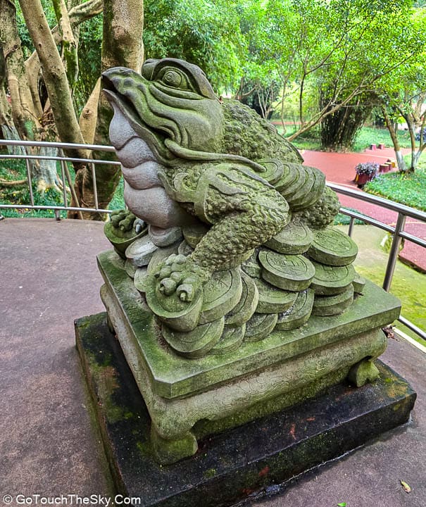 บรรยากาศสวนร่มรื่นภายใน