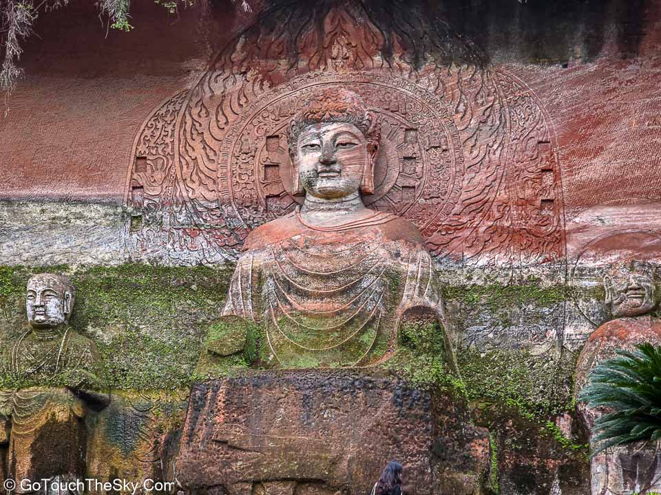 รายละเอียดพระพักตร์องค์พระหลงเหมิน