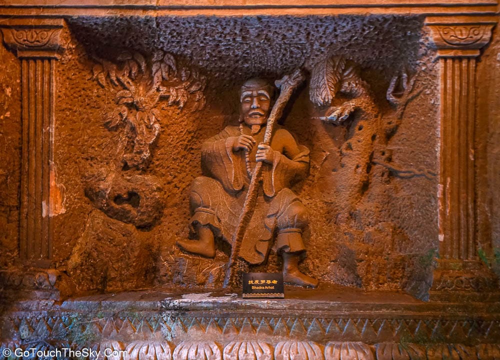พระอรหันต์องค์ที่หนึ่งในถ้ำ