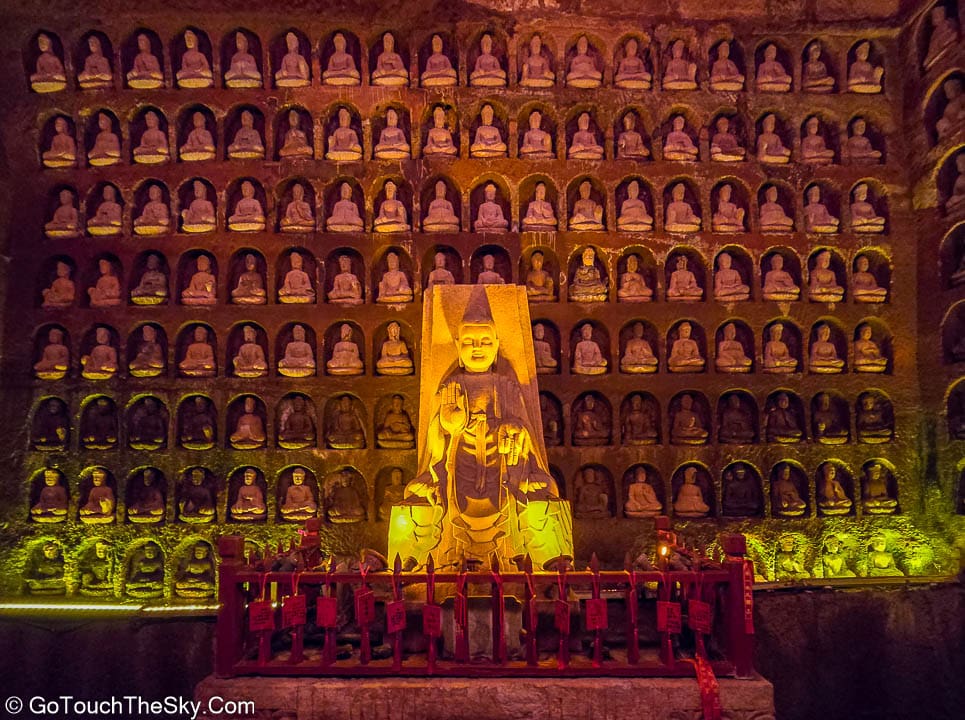 รายละเอียดพระพุทธรูปในถ้ำหมื่นพุทธ