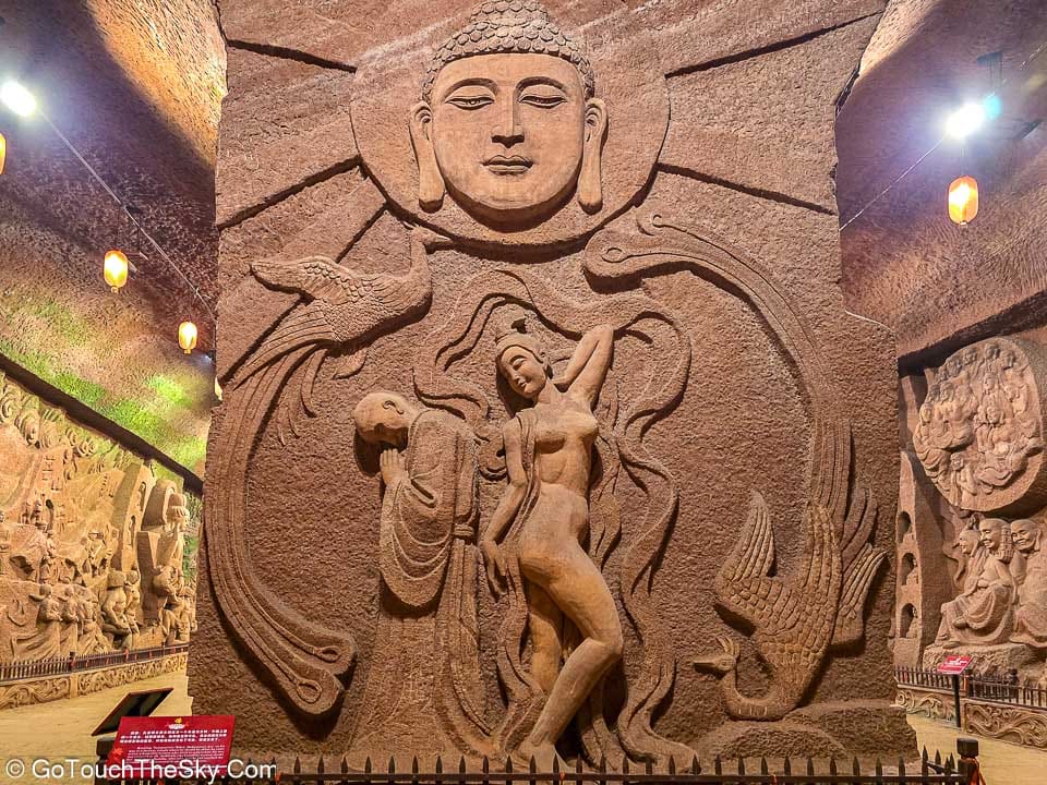 ทางเดินสู่โถงพระพุทธเจ้าแห่งการแพทย์