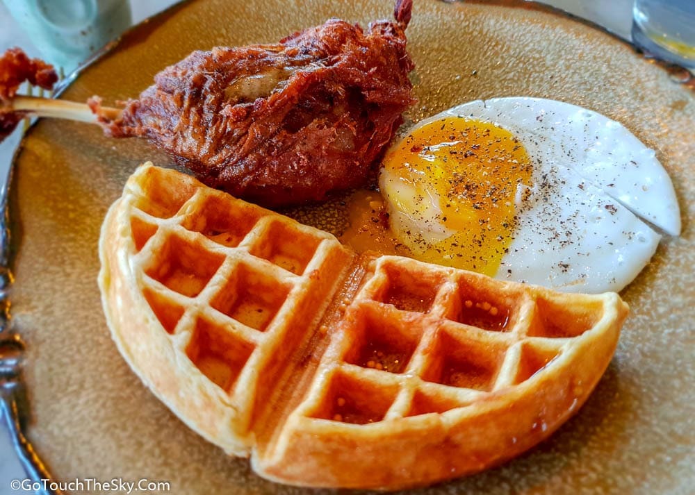 เมนูวาฟเฟิลและเป็ดกรอบ Duck & Waffle