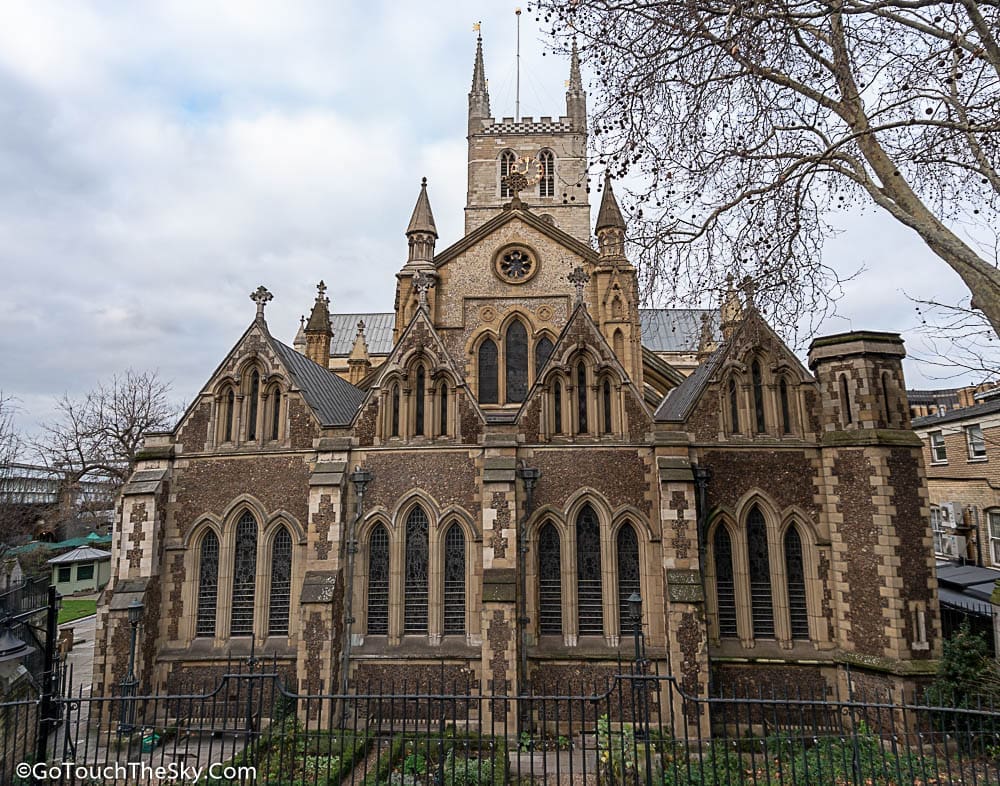 มุมกว้าง Southwark Cathedral