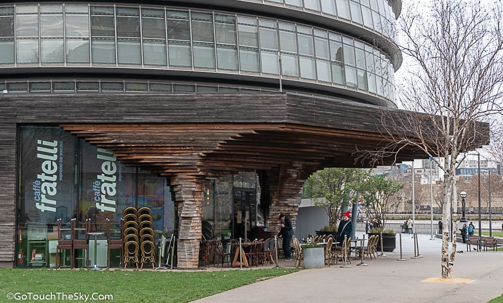 วิวจาก Potters Fields Park