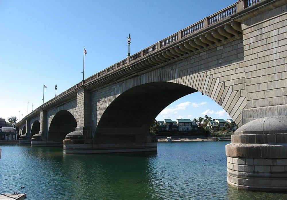 London Bridge ที่ Lake Havasu City สหรัฐอเมริกา