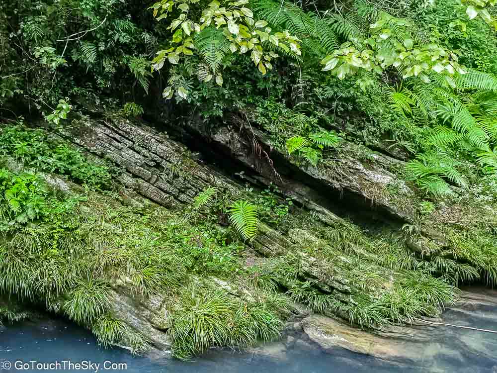 ทางเดินผ่านแนวหินยุคโบราณ